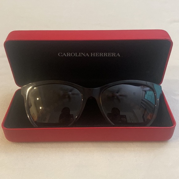 Carolina Herrera Sunglasses - Picture 8 of 10